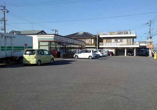 セブンイレブン竹松本町店まで450m