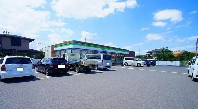 ファミリーマートまで450m