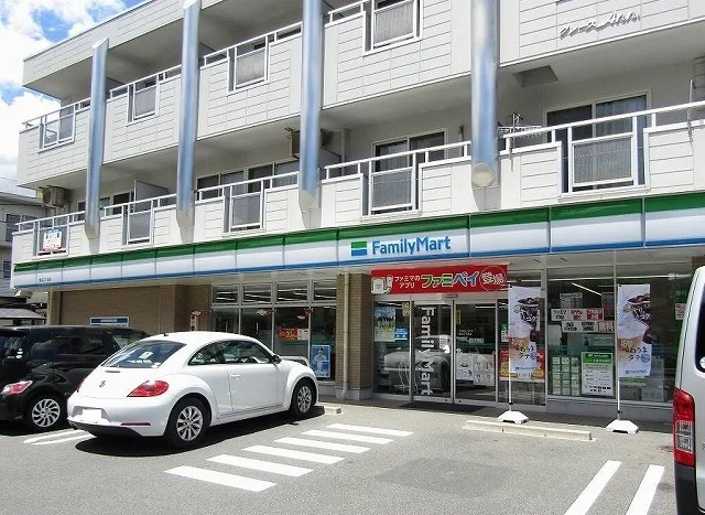 ファミリーマートまで400m