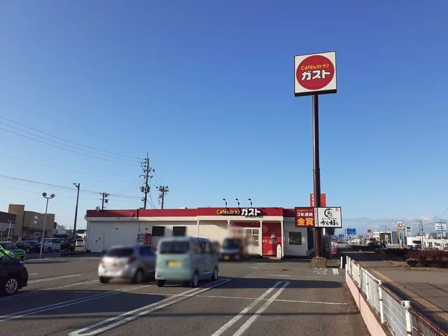 ガスト　鶴岡南店まで478m