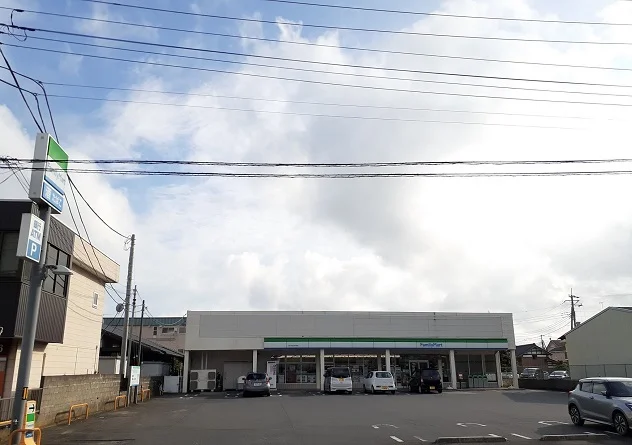 ファミリーマート市毛店まで450m