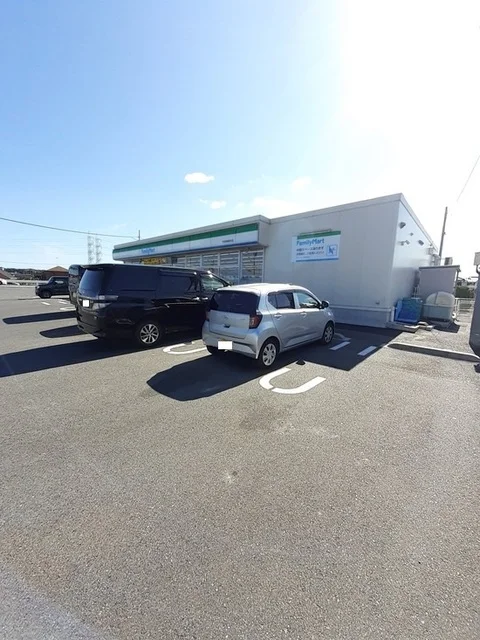 ファミリーマート宇部妻崎開作店まで600m