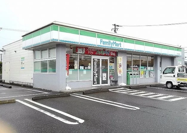 ファミリーマート小佐井まで1400m