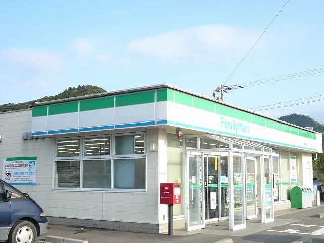 ファミリーマート日南東郷店まで100m