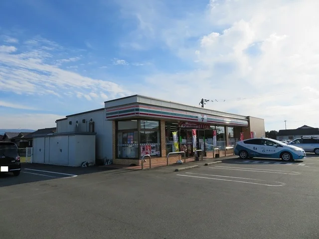 セブンイレブン八代鏡店まで340m