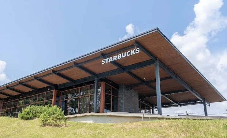 スターバックス コーヒー 奈良鴻ノ池運動公園店まで車7分