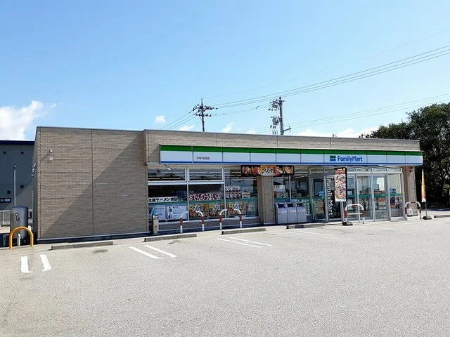 ファミリーマートかほく松浜店まで1098m