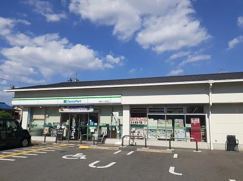 ファミリーマート　樫原江ノ本町まで450m
