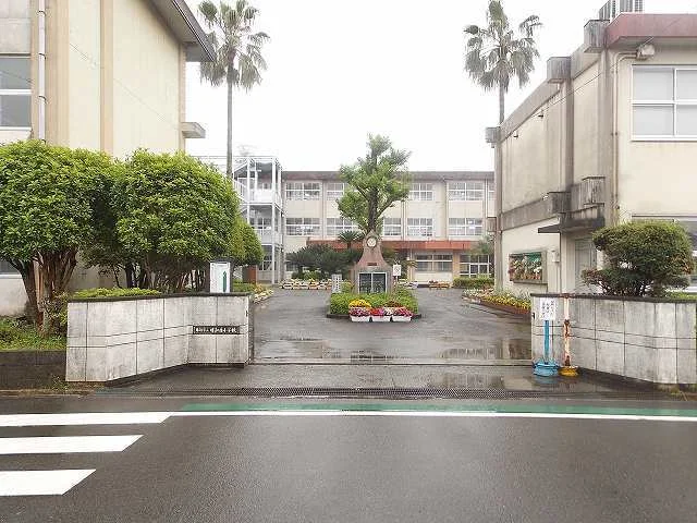 日知屋小学校まで400m