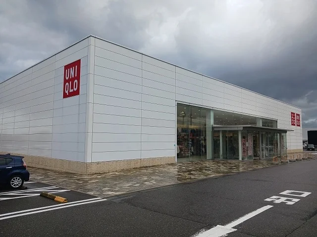 ユニクロ　野々市店まで850m
