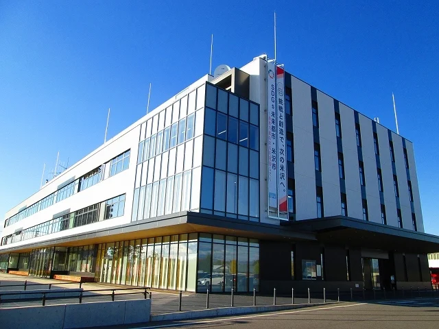 米沢市役所まで1200m