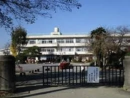 男衾小学校まで1900m