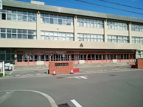 旭川市立春光小学校まで800m