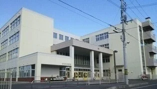 旭川市立神楽岡小学校まで550m