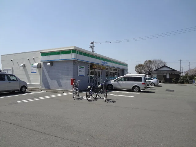 ファミリーマート大津室店まで500m