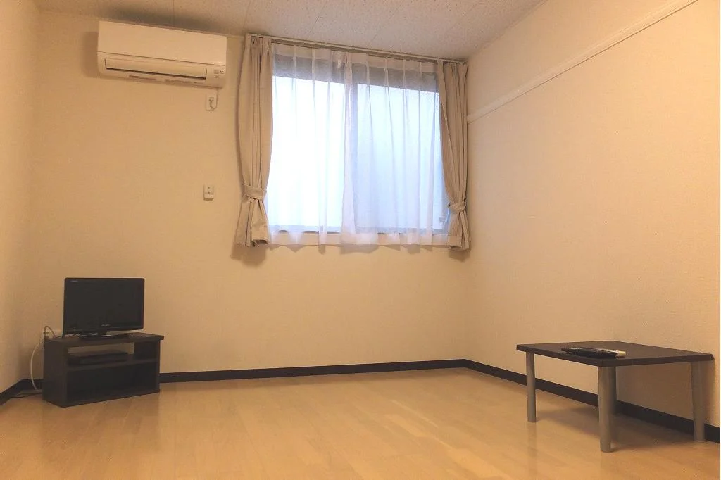 落ち着きのある配色のお部屋となっています♪