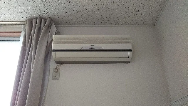 エアコン（メーカーが異なる場合が御座います)