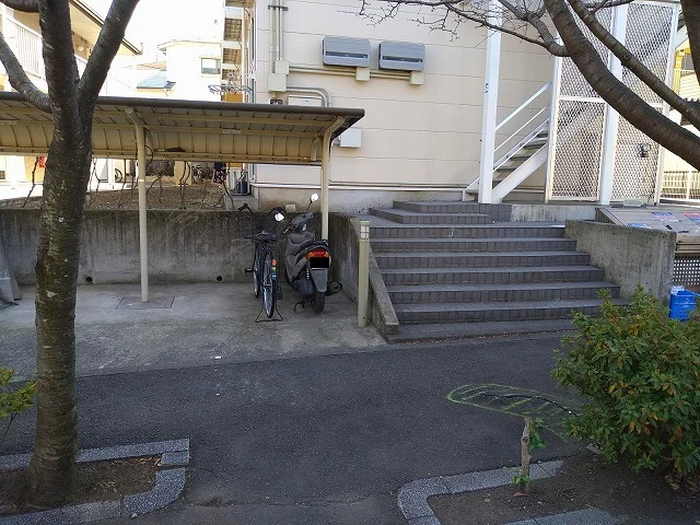 駐輪場　原付＆自転車のみ駐輪可能