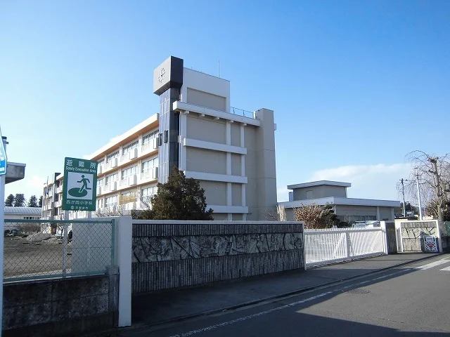 西が岡小学校まで550m