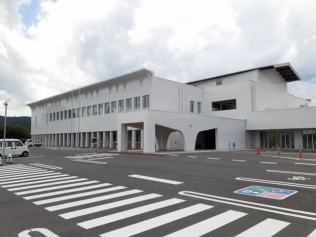 塩谷町役場まで1300m