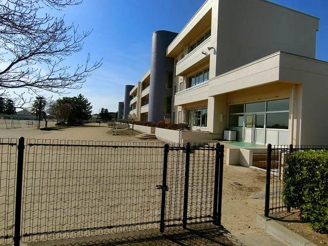 太田市立綿打小学校まで520m