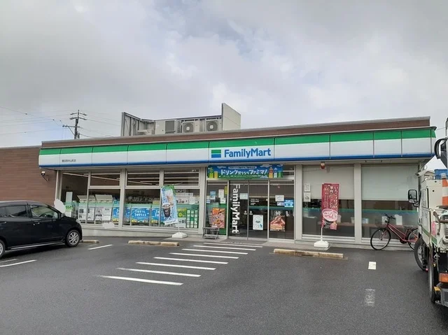 ファミリーマートまで1600m