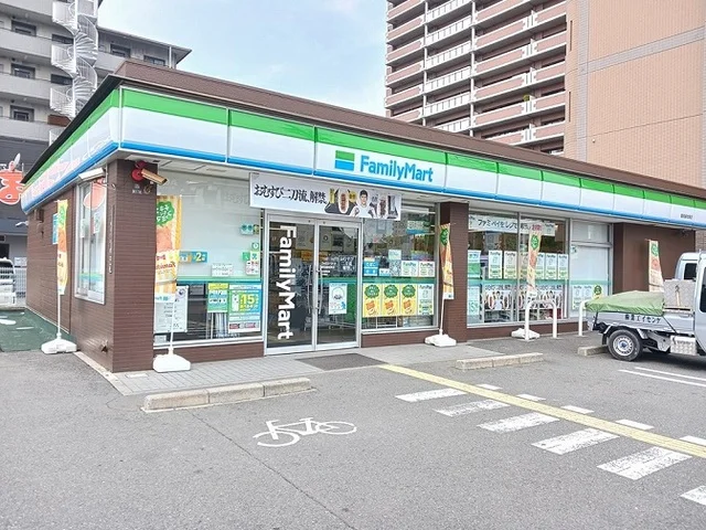 ファミリーマート様まで290m