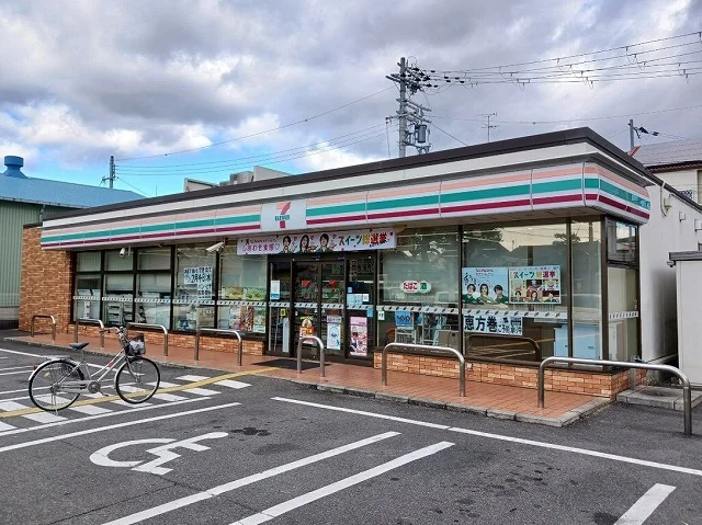 セブンイレブン　川田1丁目店まで520m