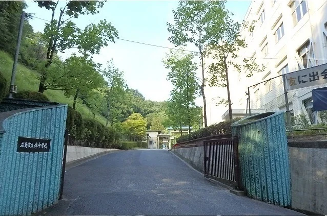 伴中学校まで1700m