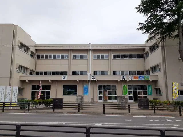 酒田市立松陵小学校まで1000m