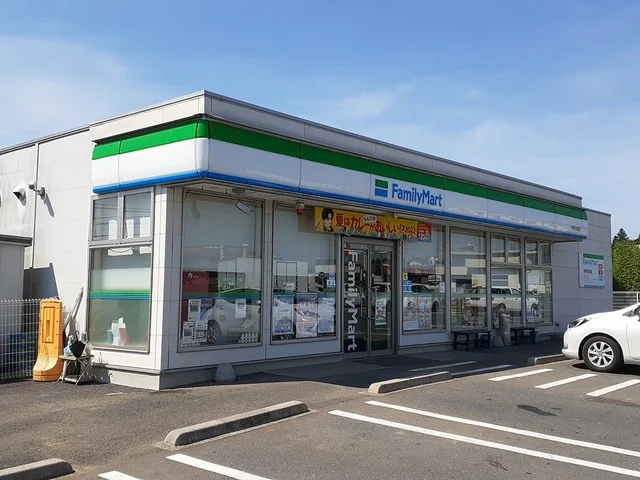 ファミリーマート小美玉中延店まで383m