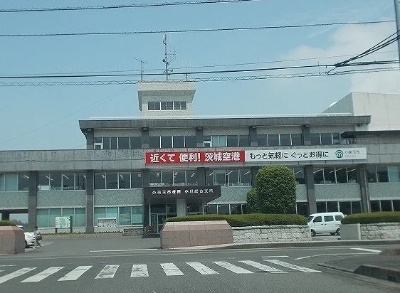 小美玉市役所　小川支所まで930m