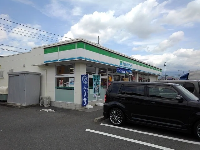 ファミリーマート　富士岩松店まで150m