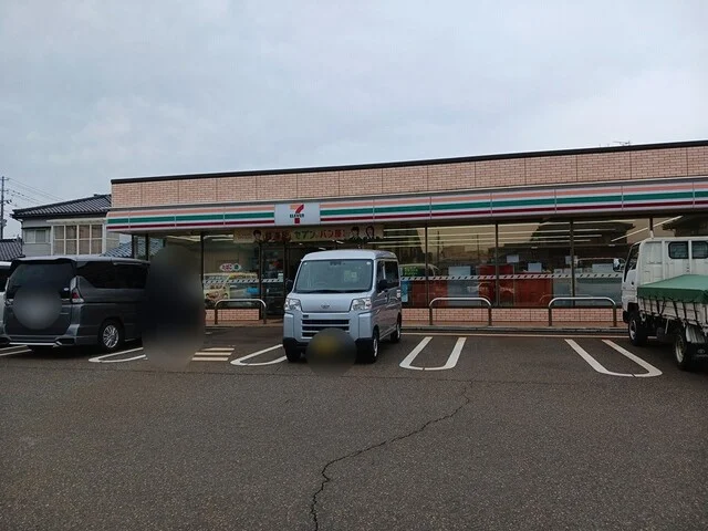 セブンイレブン住吉5丁目店まで400m