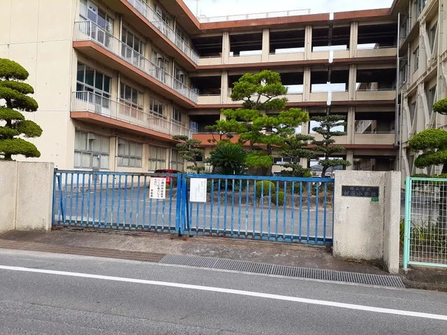福山市立新涯小学校まで1000m