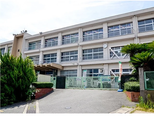 赤崎小学校まで750m