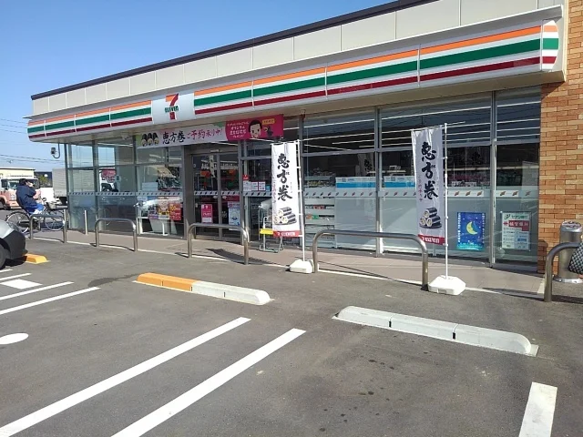 セブンイレブン基里小学校前店まで700m
