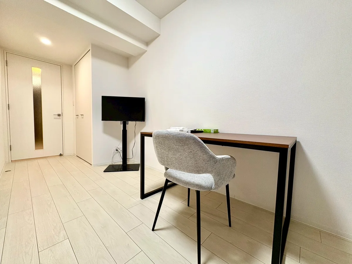 デスク・テレビ