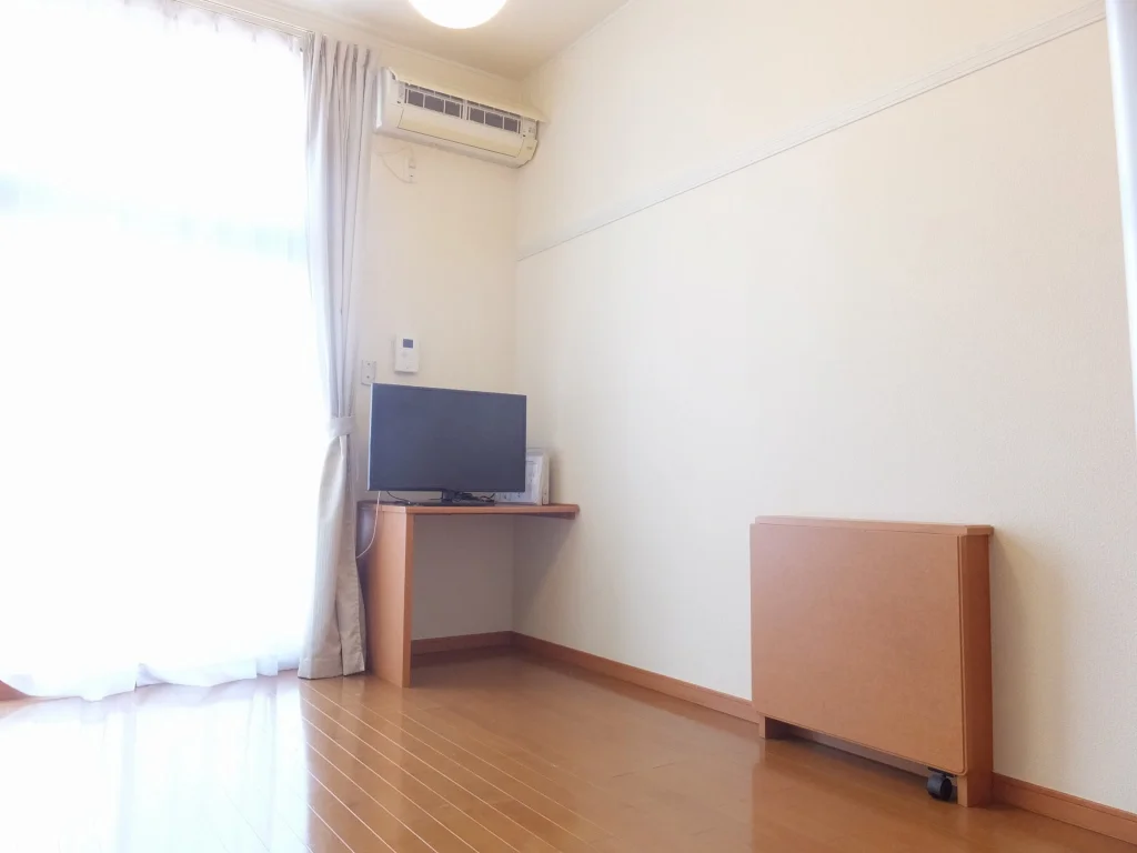 備え付きのテーブルは折り畳むことが可能です！