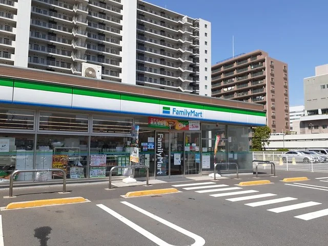 ファミリーマートまで200m