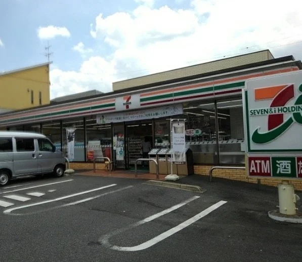 セブンイレブンまで1300m