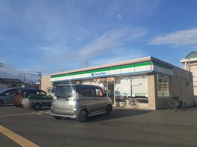 ファミリーマートまで1152m