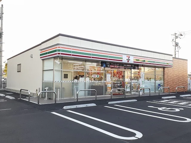 セブンイレブン宮崎青葉町店まで400m