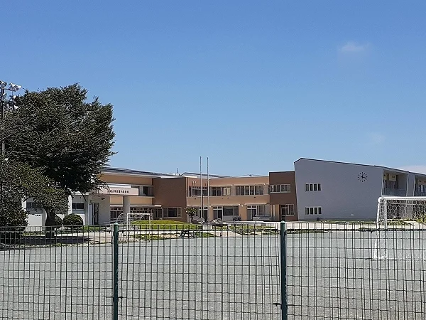 亀山市立川崎小学校まで1040m