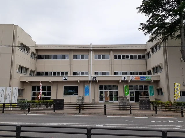 酒田市立松陵小学校まで1400m