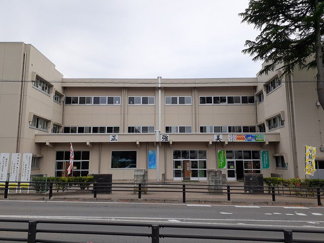 酒田市立松陵小学校まで1400m