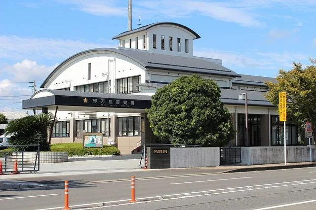 伊万里警察署まで1800m