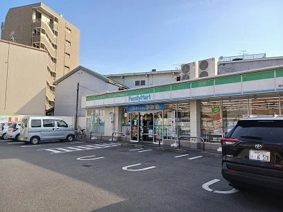 ファミリーマート静岡呉服町店まで200m