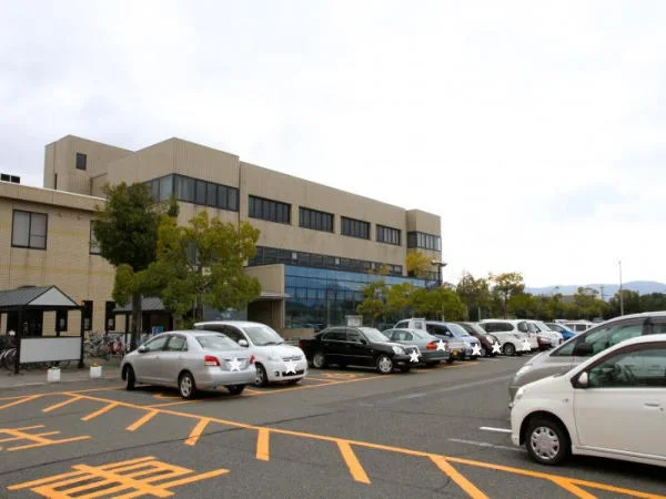 敦賀市立図書館まで1000m