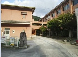 千怒小学校まで1080m